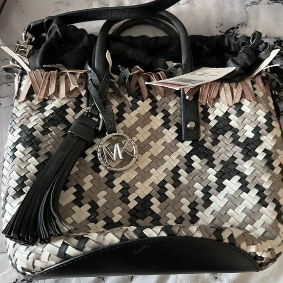 Michael Michael Kors Marley Medium Leather Bucket Messenger Bag - Picture 1 of 4